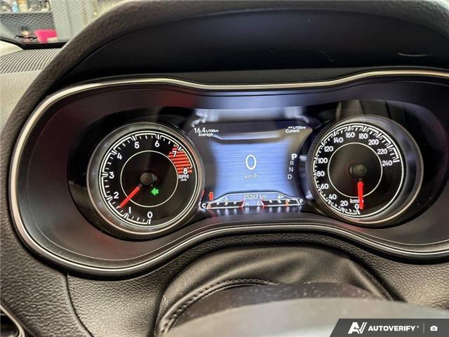 2022 Jeep Cherokee Trailhawk (Stk: 106465) in London - Image 15 of 26