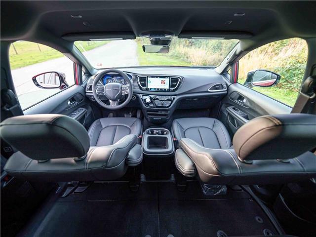 2027 Chrysler Grand Caravan SXT (Stk: V565111) in Surrey - Image 9 of 20