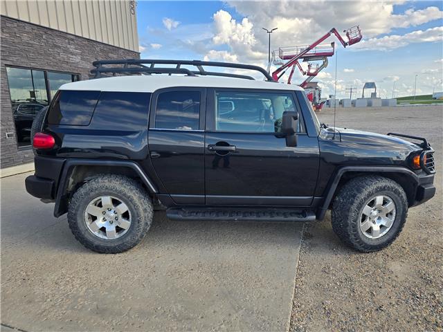 2007 Toyota FJ Cruiser Base in Saskatoon - Image 5 of 11