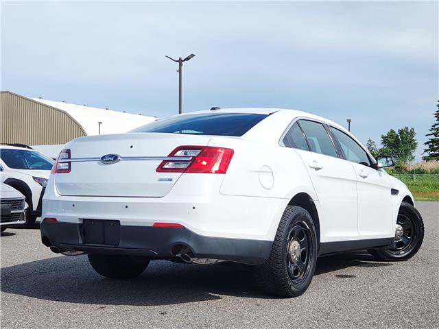 2015 Ford Sedan Police Interceptor Base in Ottawa - Image 6 of 6