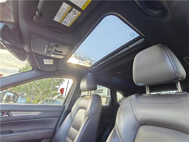 2022 Mazda CX-5 Signature in Ottawa - Image 9 of 29