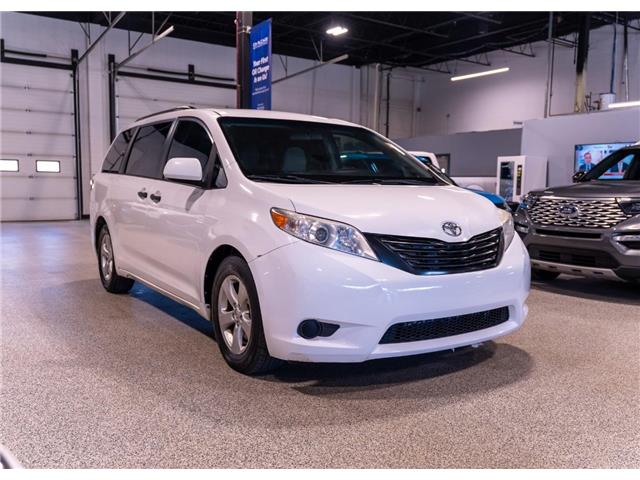 2016 Toyota Sienna 7 Passenger (Stk: RE69371) in Calgary - Image 3 of 22
