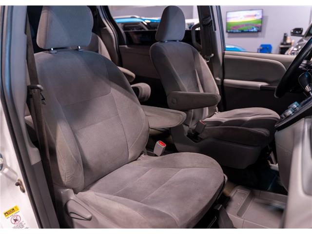2016 Toyota Sienna 7 Passenger (Stk: RE69371) in Calgary - Image 10 of 22