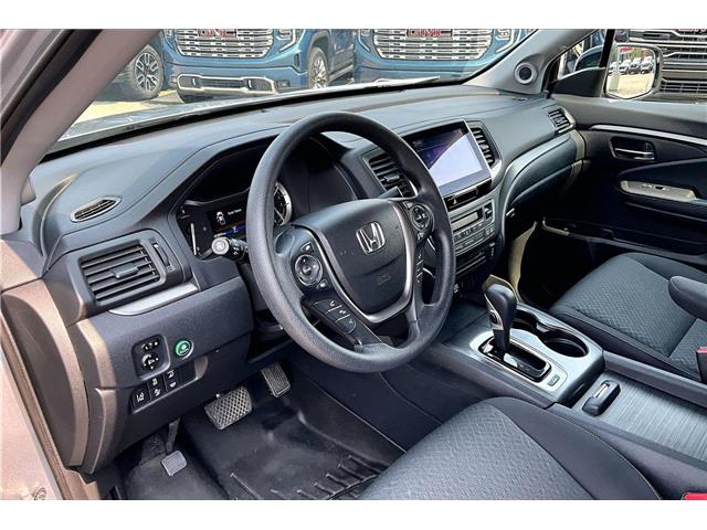 2017 Honda Ridgeline Sport (Stk: 05488U) in Calgary - Image 13 of 35 2017 Honda Ridgeline Sport (Stk: 05488U) in Calgary - Image 13 of 35