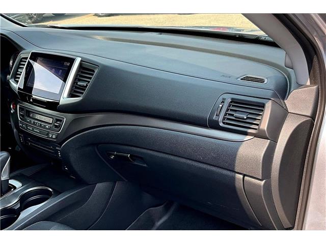 2017 Honda Ridgeline Sport (Stk: 05488U) in Calgary - Image 16 of 35 2017 Honda Ridgeline Sport (Stk: 05488U) in Calgary - Image 16 of 35