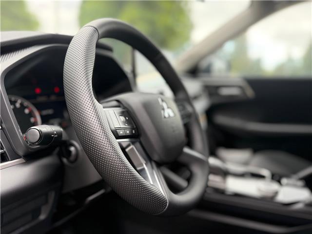 2026 Mitsubishi Outlander ES (Stk: 621270) in North Vancouver - Image 9 of 16