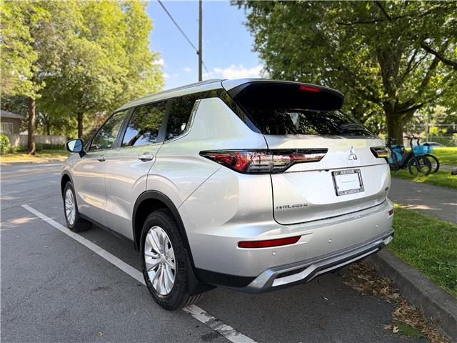 2026 Mitsubishi Outlander SE (Stk: 617222) in North Vancouver - Image 6 of 18
