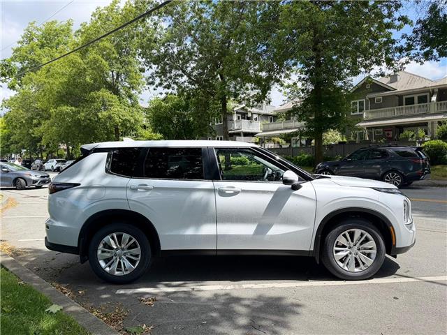 2026 Mitsubishi Outlander ES (Stk: 620514) in North Vancouver - Image 4 of 16