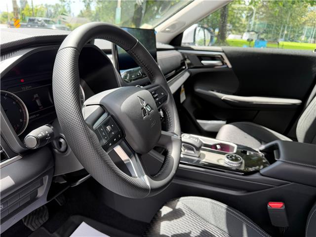 2026 Mitsubishi Outlander ES (Stk: 620514) in North Vancouver - Image 10 of 16