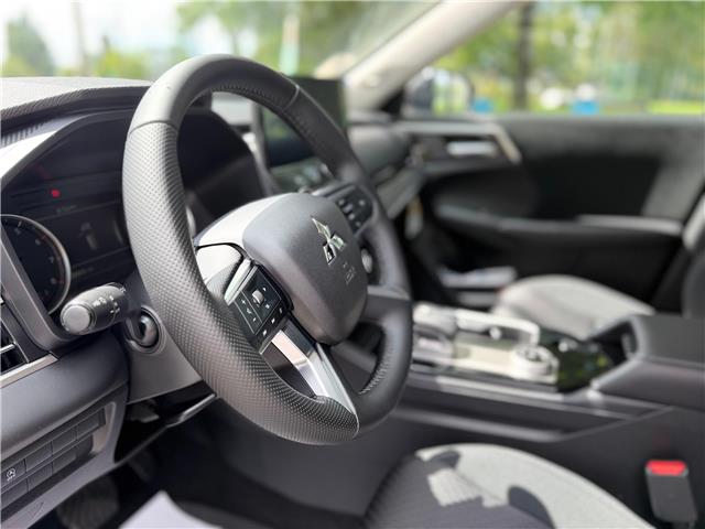 2026 Mitsubishi Outlander ES (Stk: 620643) in North Vancouver - Image 10 of 17