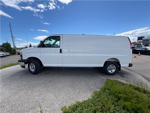 2026 GMC Savana 3500 Work Van (Stk: T1193546) in Calgary - Image 2 of 18