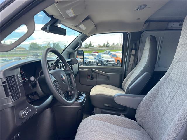 2026 GMC Savana 3500 Work Van (Stk: T1193546) in Calgary - Image 11 of 18