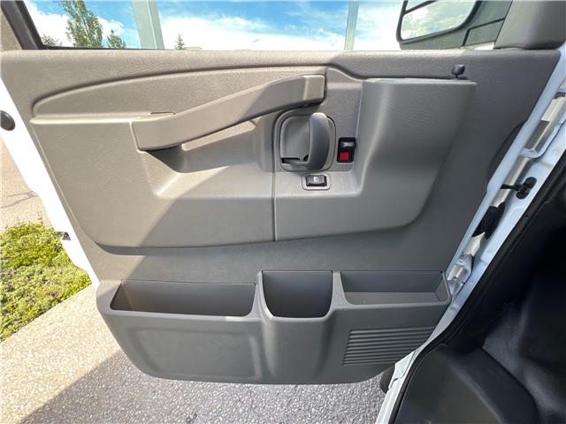 2026 GMC Savana 3500 Work Van (Stk: T1193546) in Calgary - Image 16 of 18