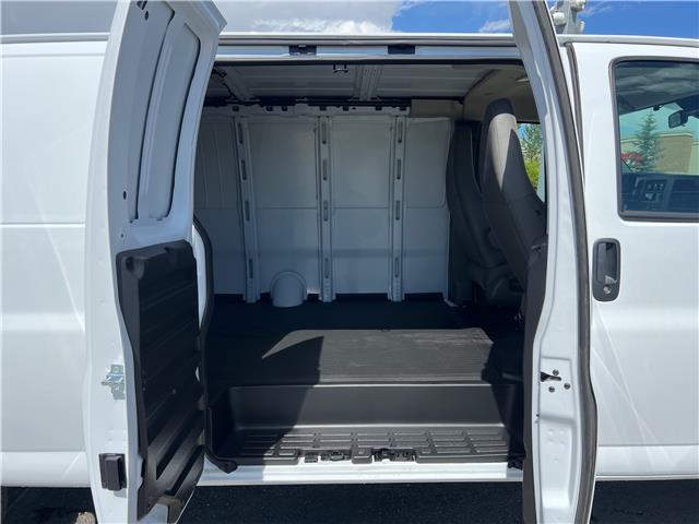 2026 GMC Savana 3500 Work Van (Stk: T1193546) in Calgary - Image 17 of 18