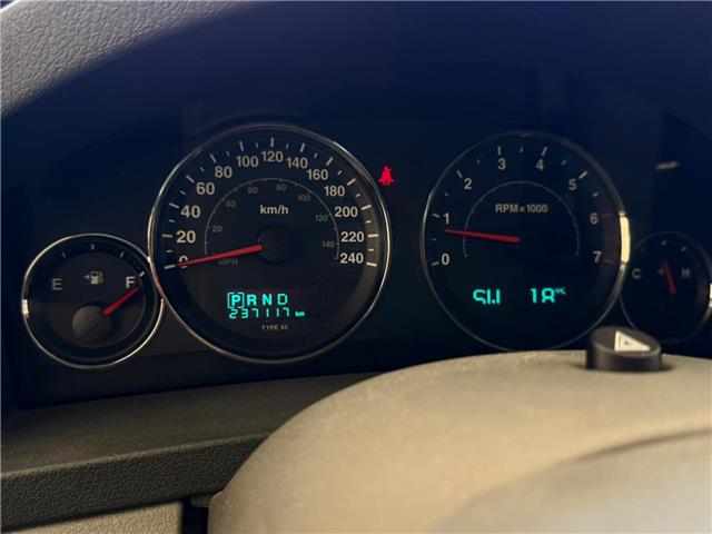 2005 Jeep Grand Cherokee Limited (Stk: 260948B) in Calgary - Image 14 of 17
