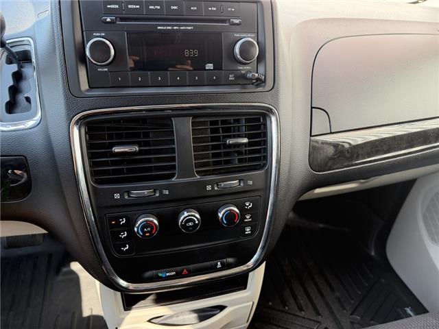 2015 Dodge Grand Caravan SE/SXT (Stk: 2806) in Hawkesbury - Image 14 of 21