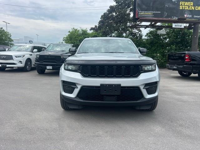 2025 Jeep Grand Cherokee Laredo (Stk: 166814) in London - Image 2 of 12