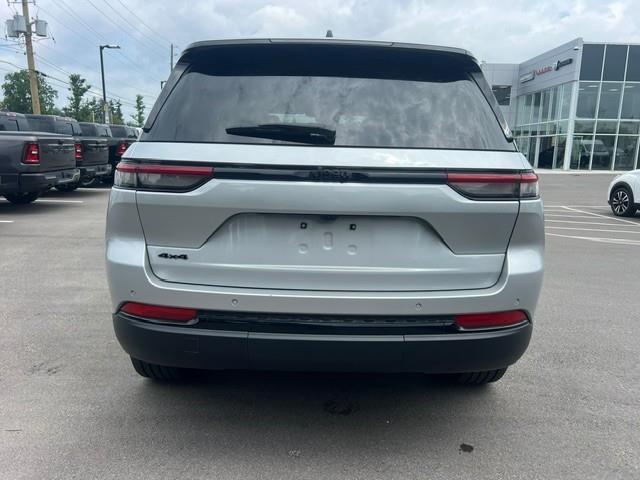 2025 Jeep Grand Cherokee Laredo (Stk: 166814) in London - Image 3 of 12