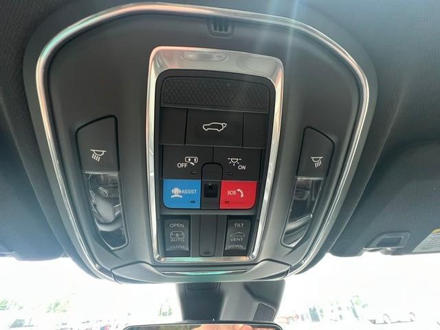 2025 Jeep Grand Cherokee Laredo (Stk: 166814) in London - Image 8 of 12