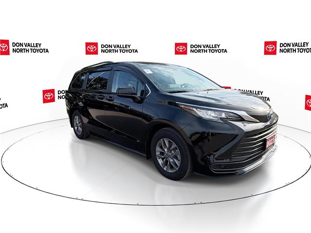 2023 Toyota Sienna LE 8-Passenger (Stk: 10121796A) in Markham - Image 2 of 30
