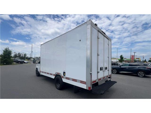 2019 Ford E-450 Cutaway Base (Stk: 26294) in Sudbury - Image 2 of 21