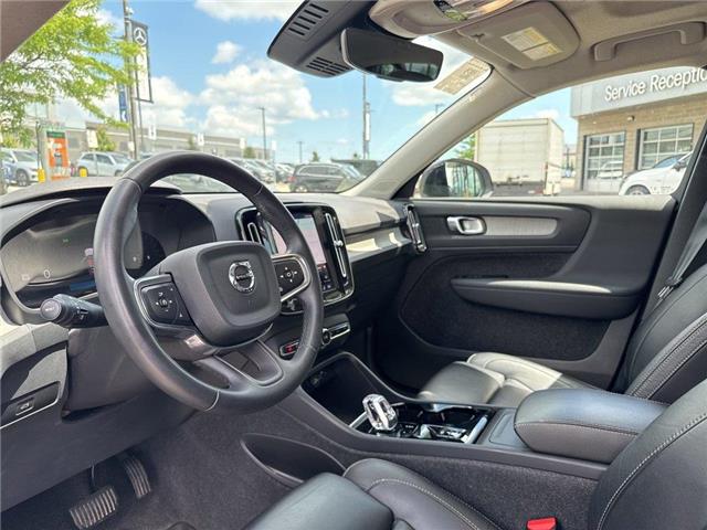2024 Volvo XC40 B5 Plus Dark Theme (Stk: 19U1012) in Innisfil - Image 10 of 21