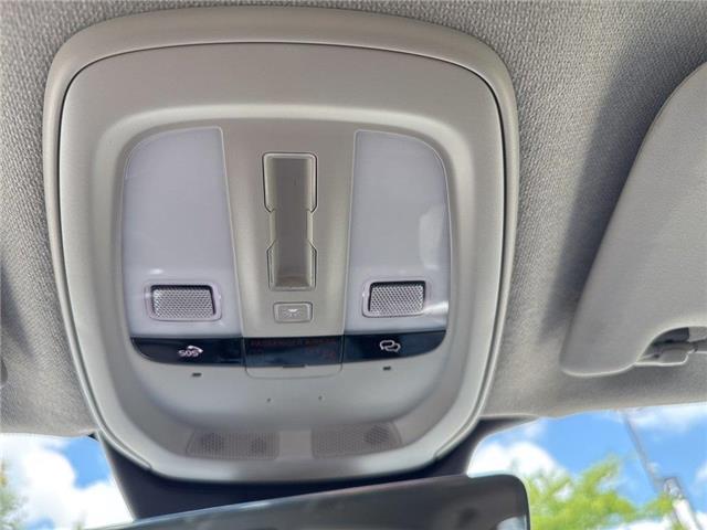 2024 Volvo XC40 B5 Plus Dark Theme (Stk: 19U1012) in Innisfil - Image 16 of 21