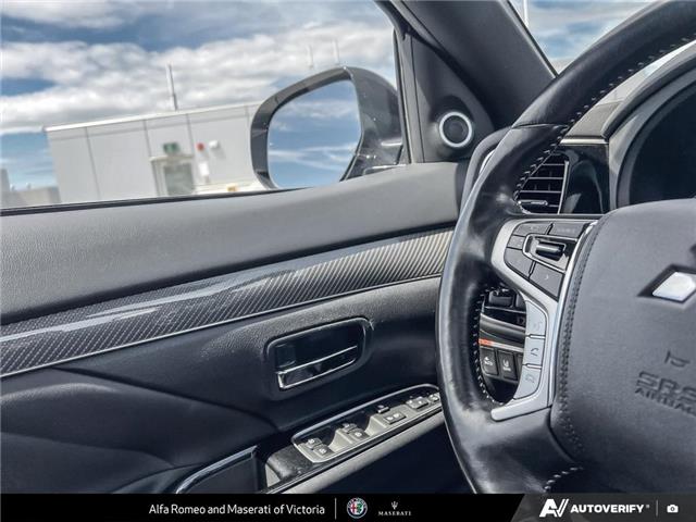 2019 Mitsubishi Outlander Plug-In Hybrid SE (Stk: 912381) in Victoria - Image 16 of 24