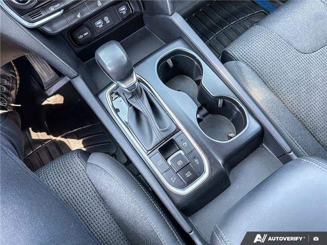 2020 Hyundai Santa Fe Preferred 2.4 w/Sun & Leather Package (Stk: OFLT1024) in Oakville - Image 18 of 32
