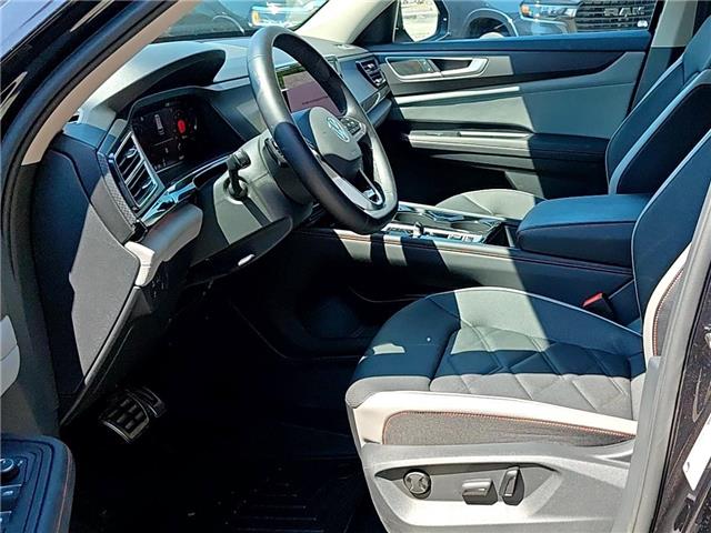 2024 Volkswagen Atlas 2.0 TSI Peak Edition (Stk: 28537W) in Newmarket - Image 8 of 26