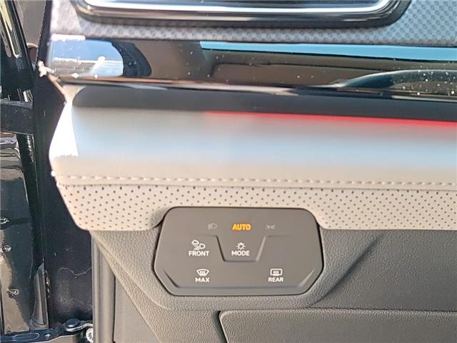 2024 Volkswagen Atlas 2.0 TSI Peak Edition (Stk: 28537W) in Newmarket - Image 12 of 26