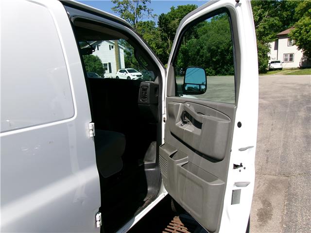 2016 GMC Savana 2500 1WT in Kitchener - Image 13 of 19