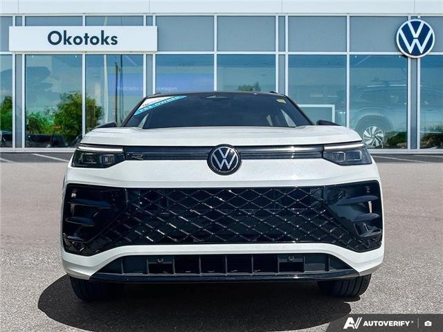 2026 Volkswagen Tiguan Comfortline R-Line Black Edition (Stk: KU0543) in Okotoks - Image 2 of 24