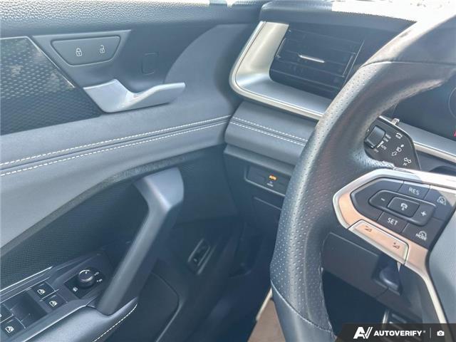 2026 Volkswagen Tiguan Comfortline R-Line Black Edition (Stk: KU0543) in Okotoks - Image 16 of 24