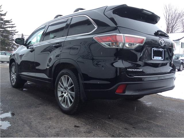 2015 Toyota Highlander XLE LEATHER, SUNROOF, NAV, HEATED SEATS, LOW MILEAGE!! at $195 b/w for ...