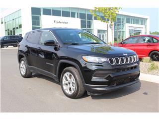 2025 Jeep Compass Sport Black with 31,075km at $32,749